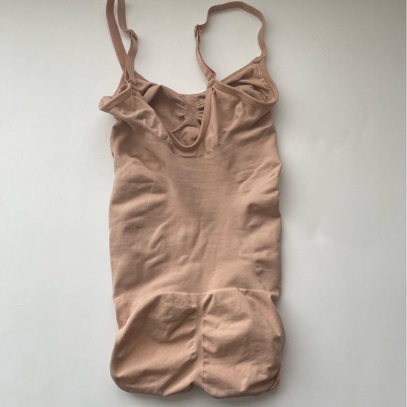 Skims sculpting shape wear VNeck Spandex lightweight seamless Bodysuit Ochre XXS - Picture 5 of 6